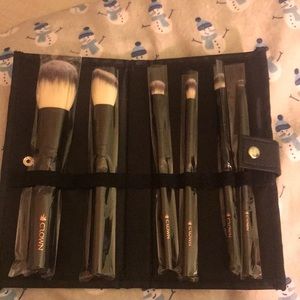Never used crown brush set